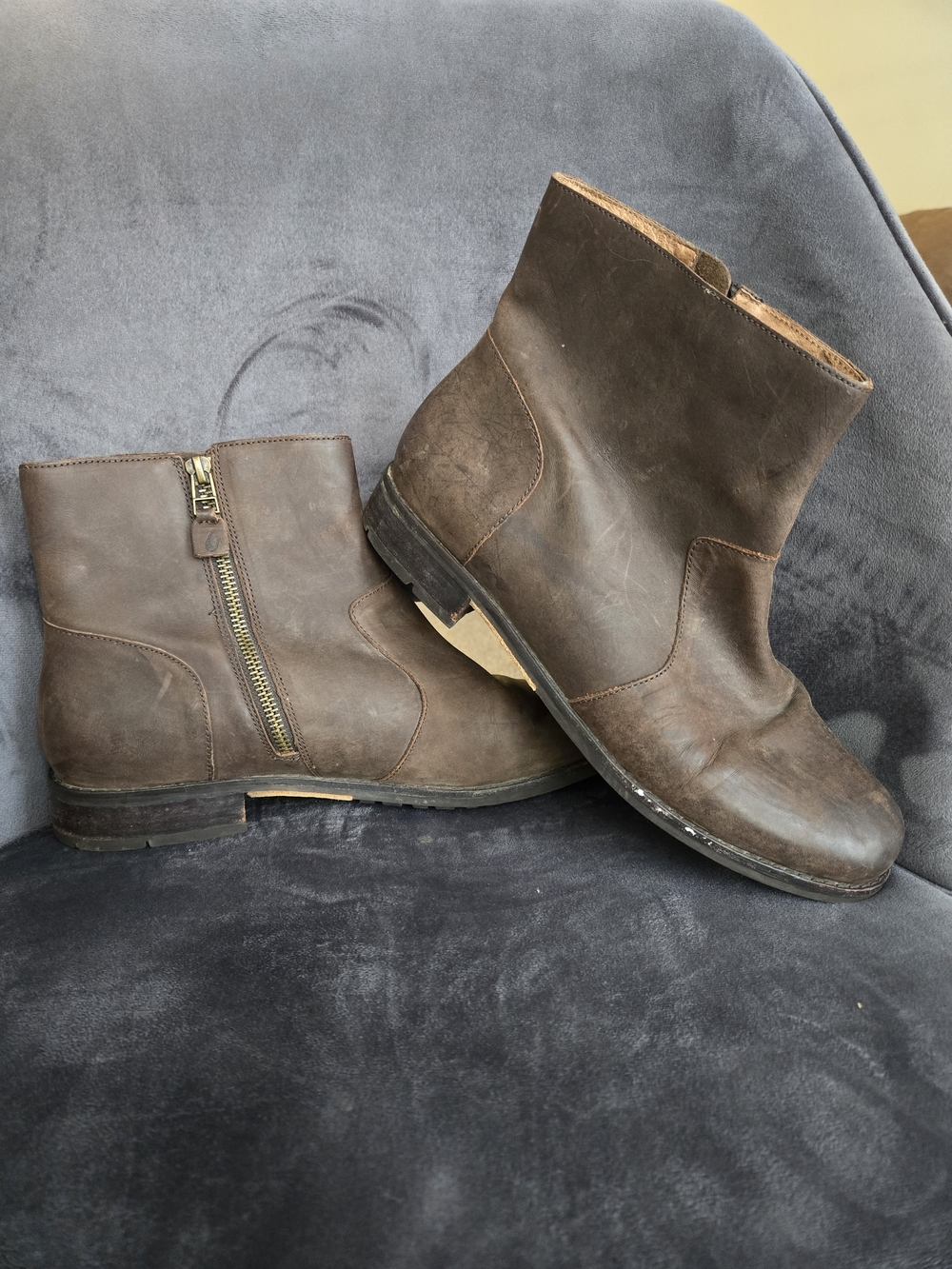 OluKai Men's Brown Leather Side-Zip Ankle Boots